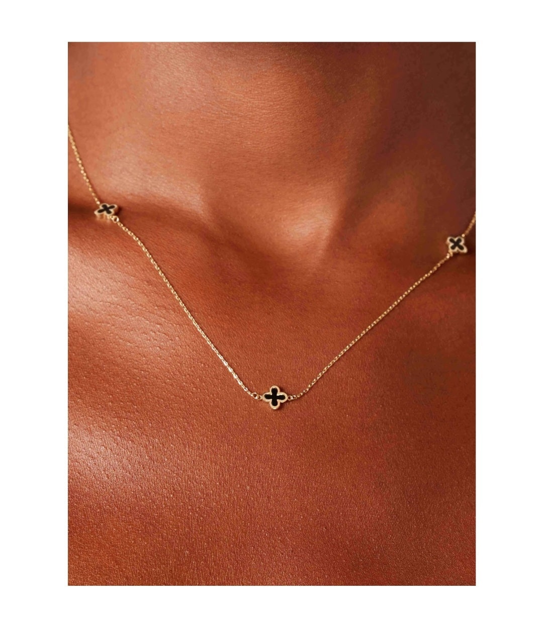 Enchanting Clover: 14K Yellow Gold Necklace with Onyx Trio